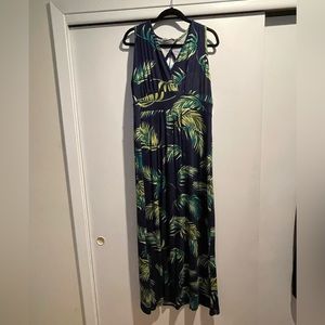 Stitch fix maxi dress, small opening in back. Pretty colors. Blue/green size 1X